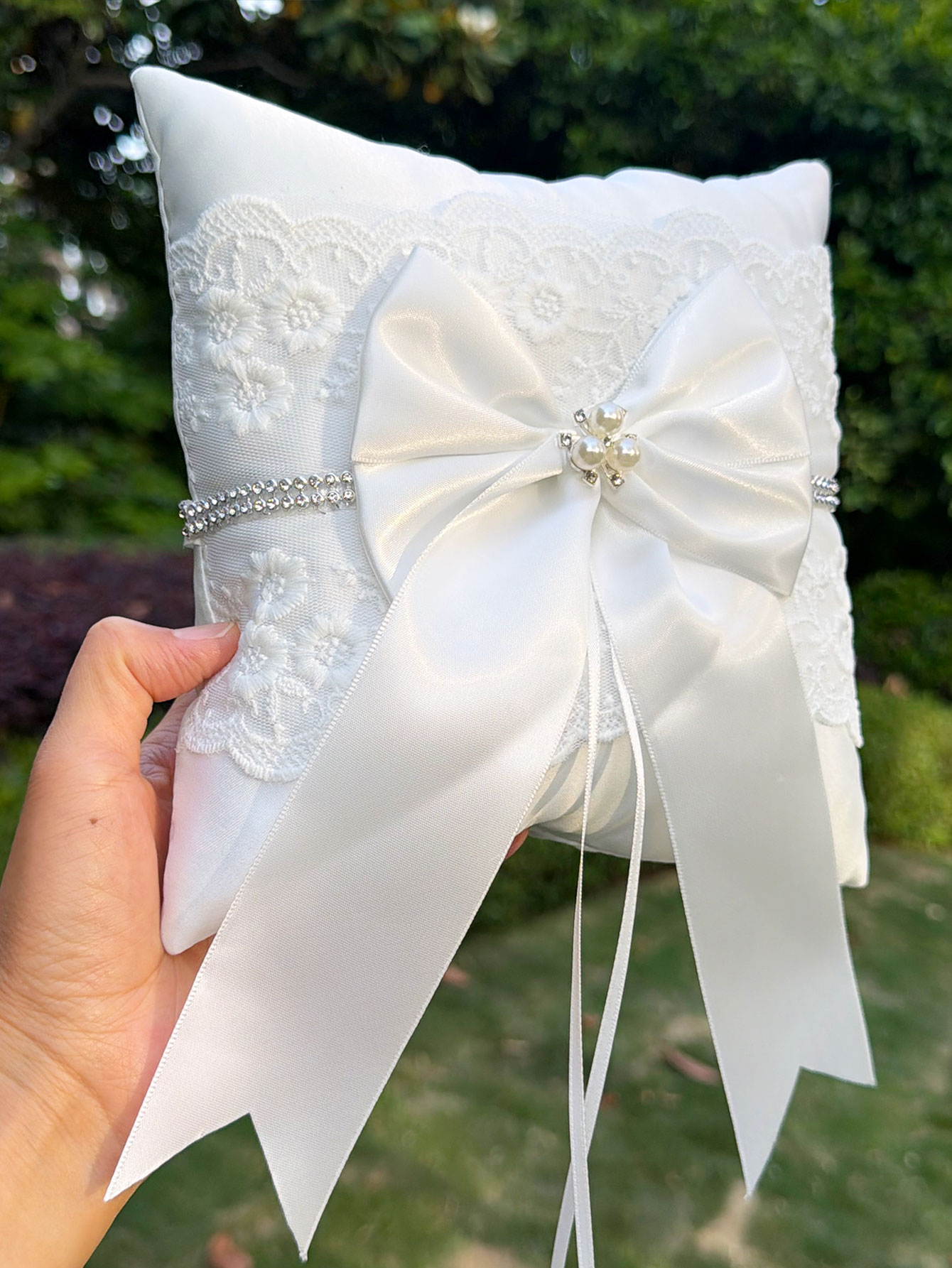 White Lace Wedding Ring Pillow - огляд і ціна Ring Bearer Pillow